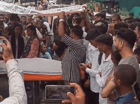 Class 12 student commits suicide in Dhar; Sister found her hanging in ...