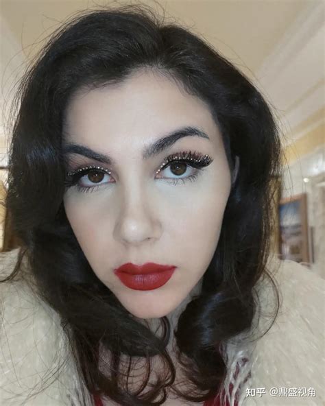 双馨，瓦伦蒂娜·纳皮 (Valentina Nappi),令人惊叹的身材和自然之美 - 知乎