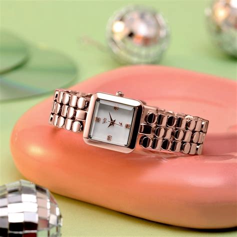 Buy Online Vyb Iconiqu? By Fastrack Quartz Analog Mother of Pearl Dial ...