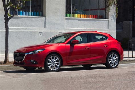2017 Mazda 3 Hatchback Pricing & Features | Edmunds