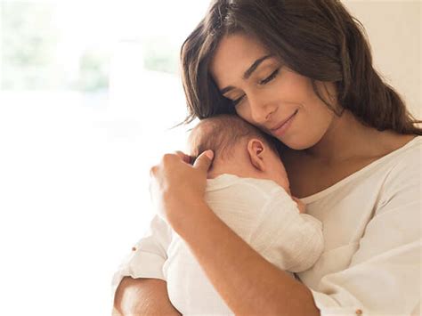 Expert Shares Postpartum Tips For New Moms | Femina.in
