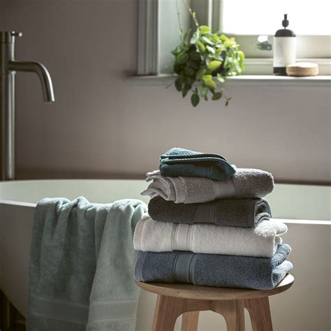 How to wash towels with vinegar to keep them clean and soft | Ideal Home