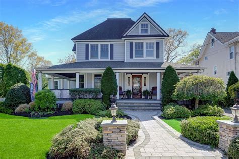 20 Irving Place, Rockville Centre, NY 11570 | MLS: 853620 | Land.com