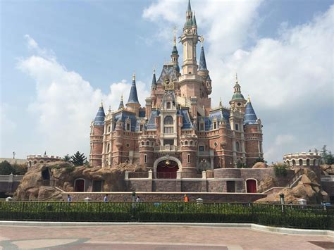 中国文化 | 上海迪士尼乐园游乐设施的英文表达_Garden