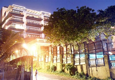 Shah Rukh Khan's Mannat decked up with Diwali lights as son Aryan ...