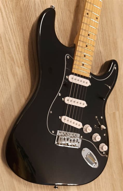 2023 Elite® Stratocaster Style Guitar w/ Gilmour | Ubuy India