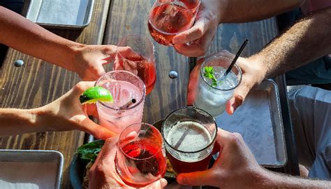 Recipes - 10 Refreshing Drinks to Beat the Summer Heat - lifeberrys.com