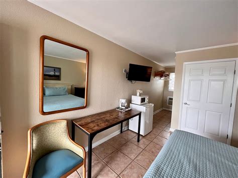 THE BREAKWATER INN - Prices & Hotel Reviews (Hatteras Island, NC)