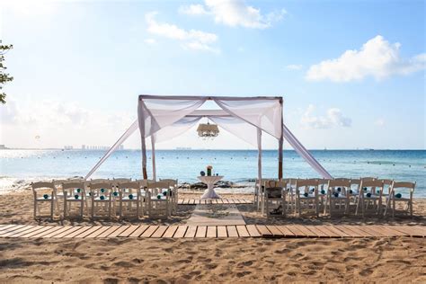 Dreams Sands Cancun Resort & Spa Weddings | 2025 Costs