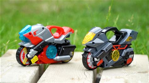 魔幻陀螺对战：音速骑士VS黑锋战警，摩托车陀螺对战互动玩具