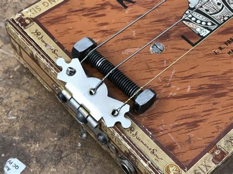 Cigar Box Slide Guitar Tutorial 的图像结果