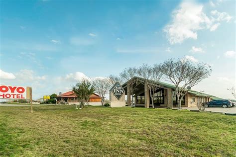 OYO HOTEL THREE RIVERS TX US-281 - Hotel Reviews, Photos, Rate ...