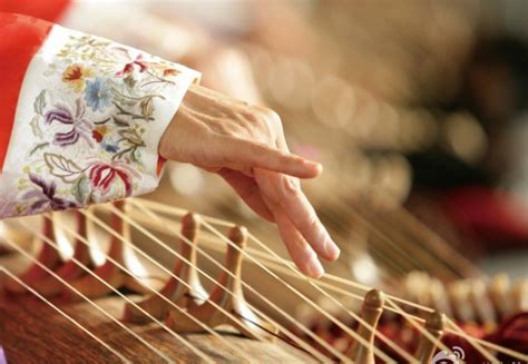 千万不要惹弹古筝的人 学习古筝的五大好处 - 音乐百科 - 中国音乐网