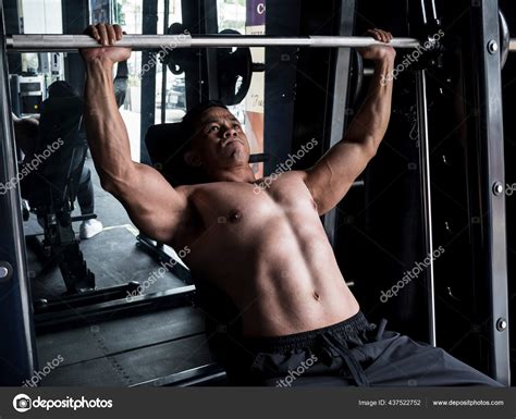 Smith Machine Incline Bench Press