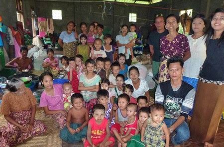 Myanmar Local People 的图像结果