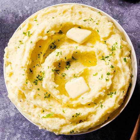 How To Reheat Mashed Potatoes - Best Stovetop and Microwave Methods