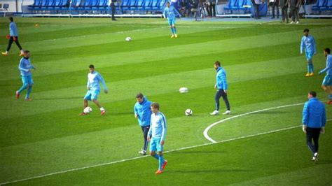 Playing Football 的图像结果