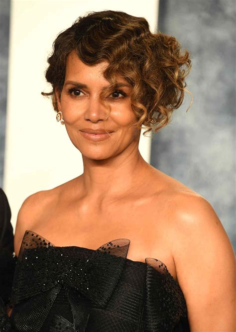 25 Halle Berry Short Hair Looks