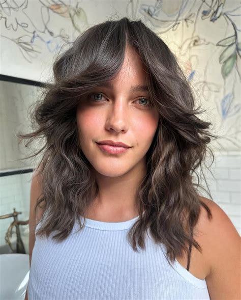 10 Layers With Curtain Bangs Haircuts That Will Elevate Your Look To A ...