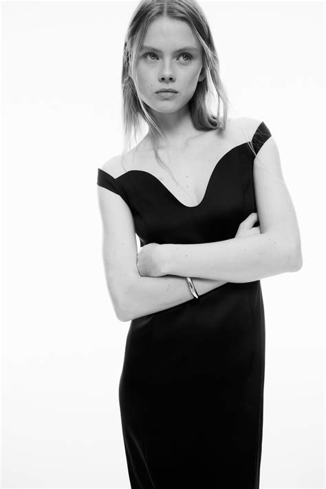 Women's Black Fitted off-the-shoulder dress | H&M IN