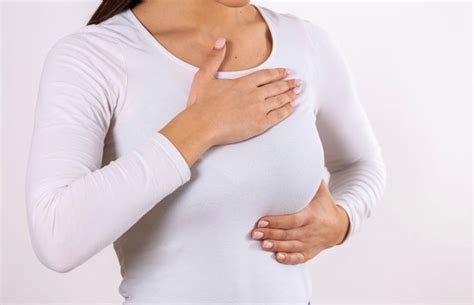 ब्रेस्ट के नीचे पसीना बढ़ने की समस्या से राहत पाने के 4 टिप्स | Tips to ...