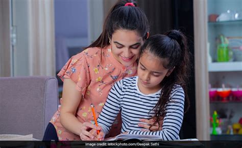 Gentle Parenting ट्रेंड में क्यों है? क्या है ये पेरेंटिंग स्टाइल ...