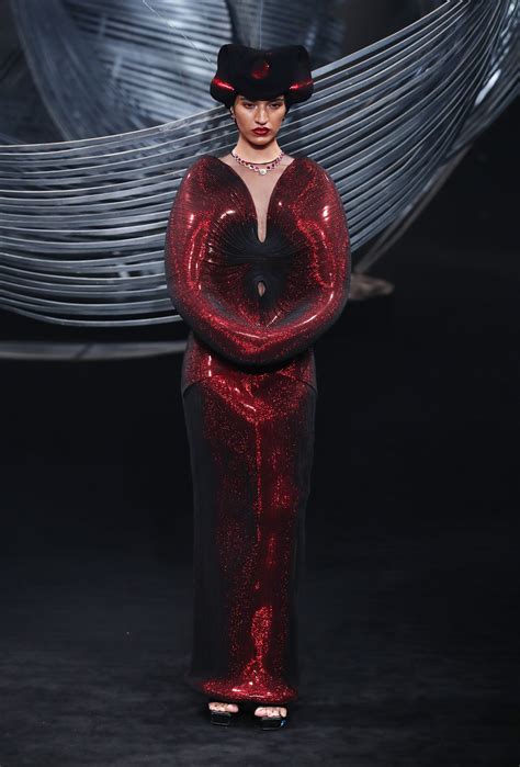 RUNWAY ANTEVORTA – Amit Aggarwal