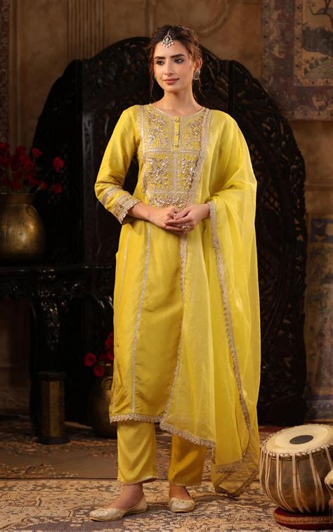 Fresh Arrival – The ethnic closet