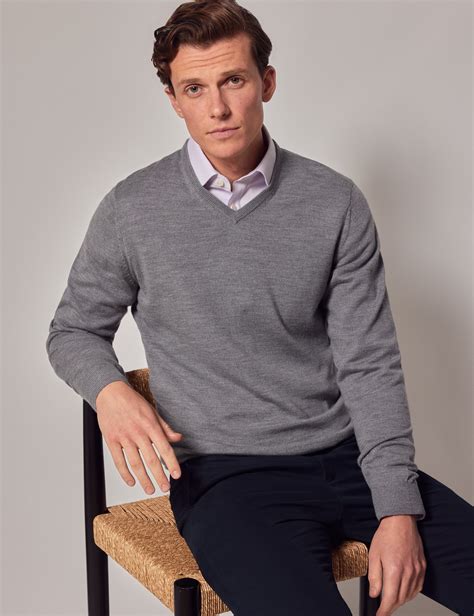 Men's Grey V-Neck Merino Wool Jumper