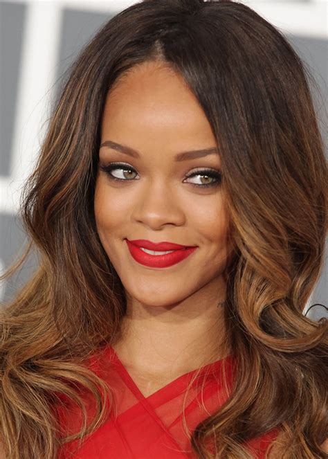 Your Ultimate Guide to Styling an Oval Face Shape (From a Pro)