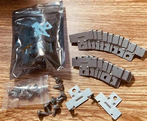 How to Fit the Clips On a Downlight 的图像结果