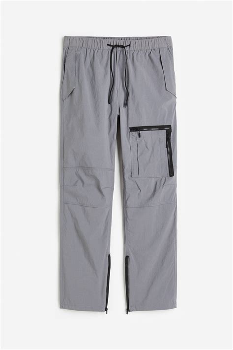 Men’s Grey Regular Fit Nylon cargo trousers | H&M IN