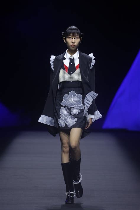 CHICCO MAO · 毛宝宝 2022春夏高级成衣秀 - Beijing Spring 2022-天天时装-口袋里的时尚指南