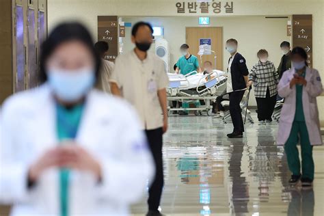 韩国政府：将现场检查医生出勤情况 未复岗医生执照将被吊销至少3个月_新闻频道_央视网(cctv.com)