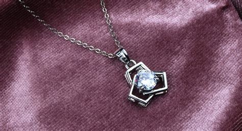 Silver Jewellery to Level Up Your Office Look – Zarkan