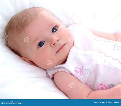 女孩婴儿 库存照片. 图片 包括有 衣物, 眼睛, 新出生, 粉红色, 宜人, 子项, 蓝色, 方式, 方格花布 - 5480122