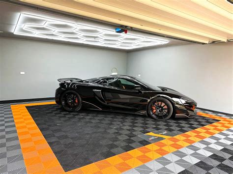 Luxury Garage Flooring High Tensile Strength Portable Plastic Garage