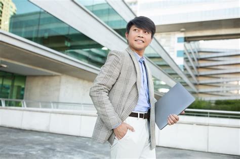 Businessman Walking 的图像结果