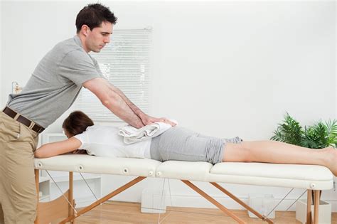How Chiropractors Treat Sciatica & Low Back Pain - El Paso Back Clinic® • 915-850-0900