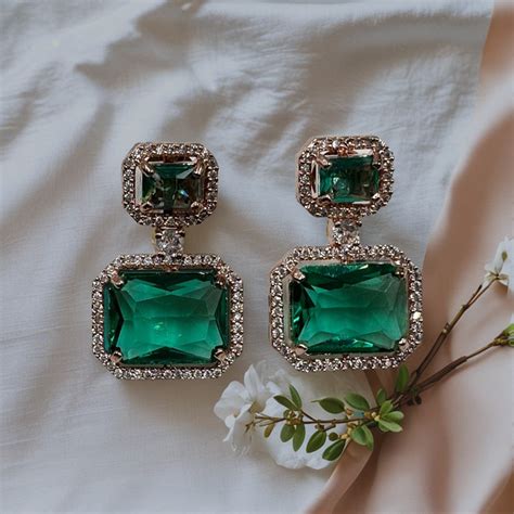 ELEGANT ROSE GOLD AND EMERALD COLOURED STONE STUDDED – NESACCESSORIES
