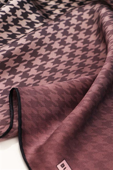 Pink Crowbar Pattern Sura Silk Scarf