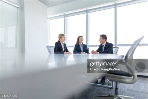 3 People Meeting 的图像结果