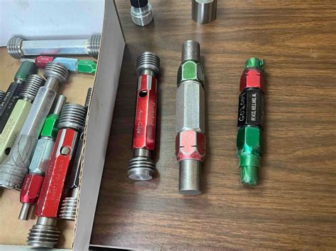 LOT OF THREAD AND GO NO-GO GAUGES