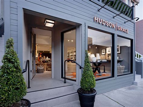 Shop Exterior 的图像结果