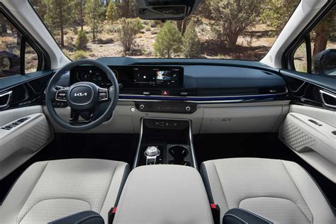 2025 KIA CARNIVAL MPV REDEFINED: ELEVATING MULTI-PURPOSE APPEAL WITH HYBRID POWE