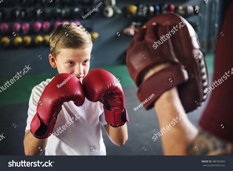 Boy Boxing 的图像结果