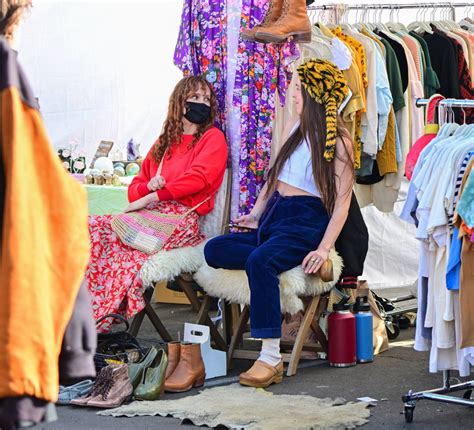 SCOUT and RUMER WILLIS Set up a Stand at Silverlake Flea Market 01/30 ...