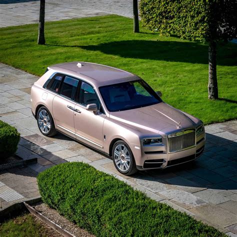 Rolls-Royce The Pearl Cullinan Is A One-Off V12 SUV With Rose Paint