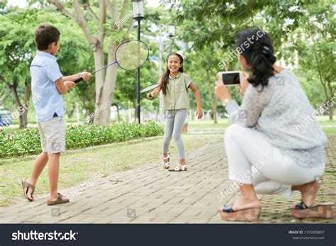 Kids Playing Badminton 的图像结果