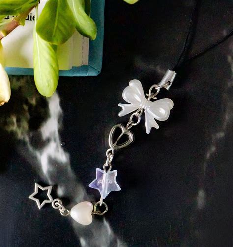 Phone Charm I – Curvy Jewels